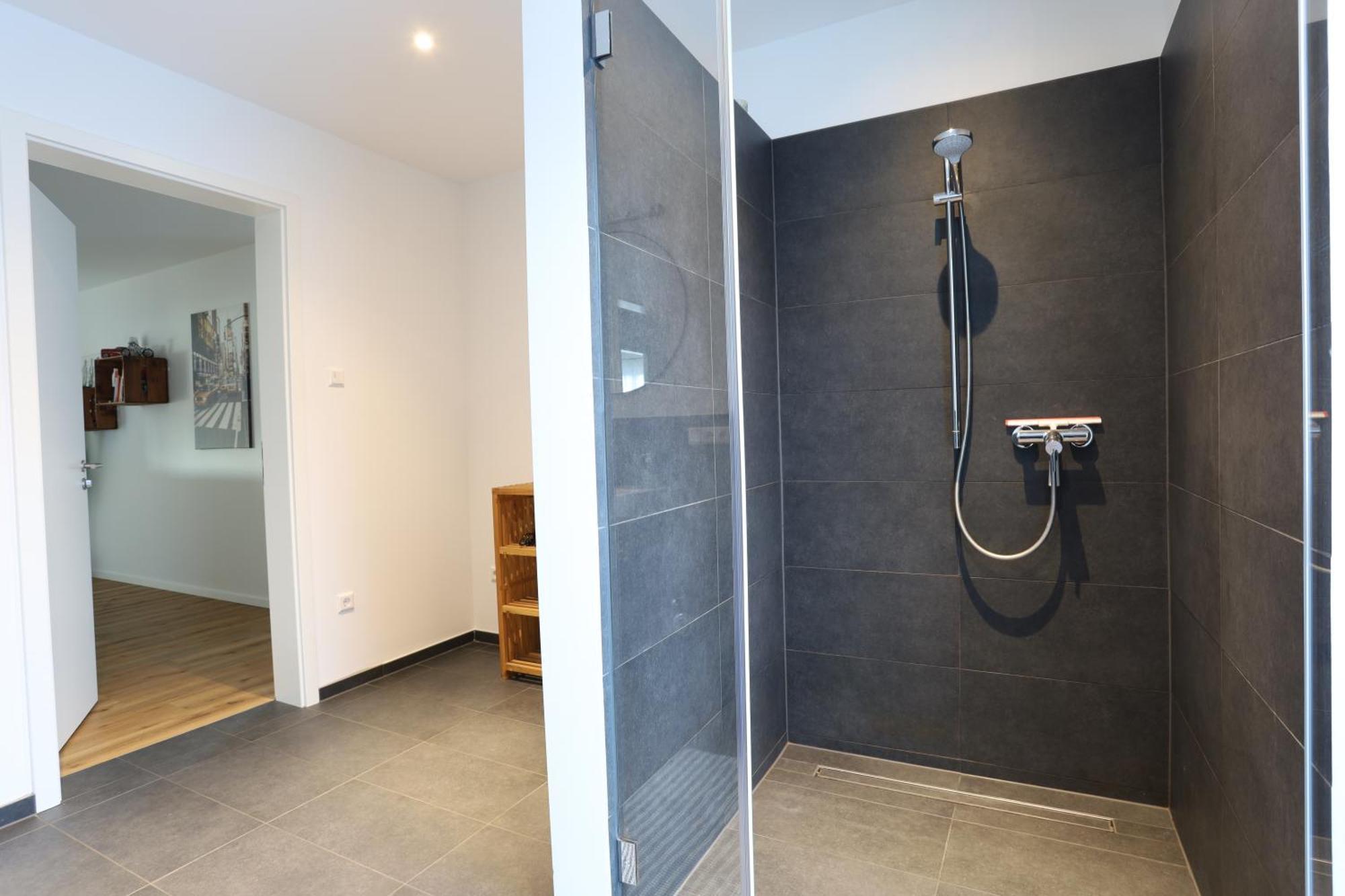 Erftstadt Apartments: Spacious 3-Room New York-Style Living Near Cologne Exterior photo